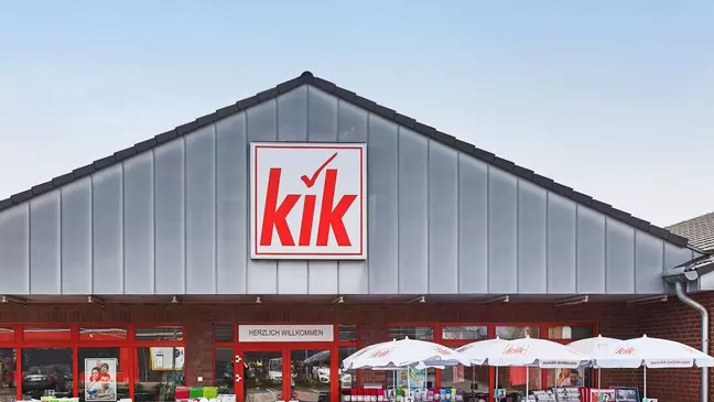 Exteriér jednej z viac ako 4 200 predajní KiK v celej Európe